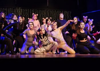 “Dancing with Cats” μια επαγγελματική παράσταση από τους μαθητές του 4ου Πειραματικού ΓΕΛ Τρικάλων «Αλέξανδρος Παπαδιαμάντης» (ΦΩΤΟ-ΒΙΝΤΕΟ)