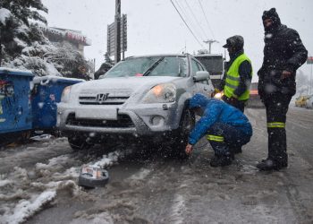 Πώς θα βάλεις σωστά τις αλυσίδες χιονιού στο αυτοκίνητό σου