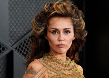 Grammy Awards 2024: Τα ωραιότερα χτενίσματα και μακιγιάζ που ξεχωρίσαμε στο κόκκινο χαλί