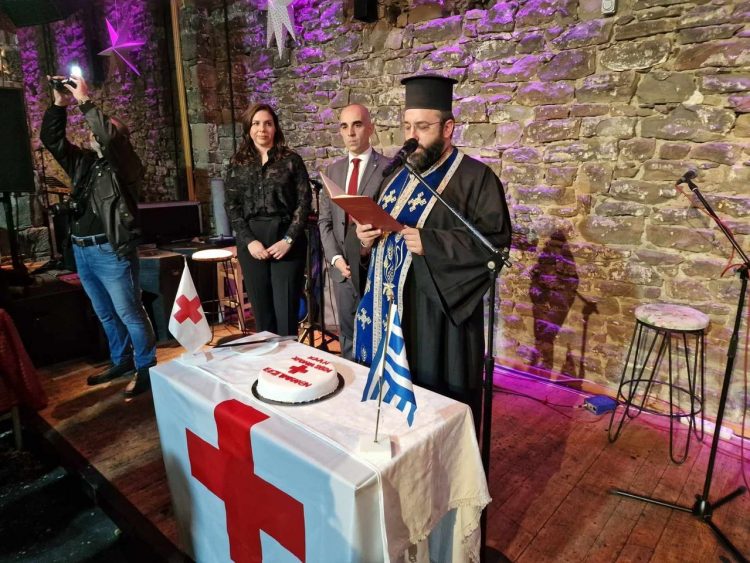 Σε ζεστό, γεμάτο χαμόγελα κι ευχές κλίμα, έκοψε την πρωτοχρονιάτικη βασιλόπιτα το Περιφερειακό Τμήμα Τρικάλων του Ελληνικού Ερυθρού Σταυρού