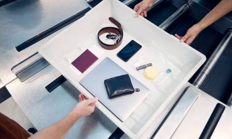 Γι’ αυτό πρέπει να βγάζεις το laptop σου από την τσάντα στους ελέγχους των αεροδρομίων
