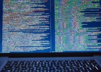 Η «πιο επικίνδυνη ιστοσελίδα» μπορεί να βρει κάθε φωτογραφία ενός ατόμου: Οι κίνδυνοι που καραδοκούν