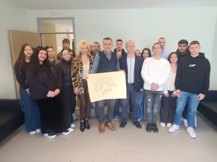 Με τους μαθητές του 12ου ΓΕΛ Λάρισας ο Περιφερειάρχης