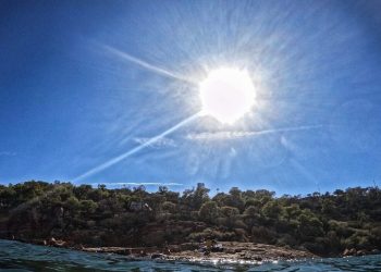 Ο καιρός: Αίθριος με μικρή άνοδο της θερμοκρασίας – Τοπικές βροχές στα βόρεια