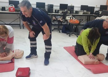 Οι εκπαιδευτές του ΕΚΑΒ διδάσκουν στους Τρικαλινούς πως να σώζουν ζωές