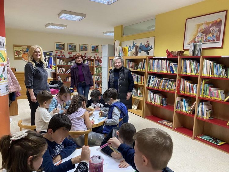Εκπαιδευτική επίσκεψη του ΚΔΑΠ «ΣΤΑΘΜΟΣ» στη Δημοτική Βιβλιοθήκη Τρικάλων