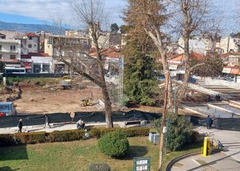 Έλεος!!! Σταμάτησαν πάλι οι εργασίες στην κεντρική πλατεία | Κατάντησε το γεφύρι της Άρτας