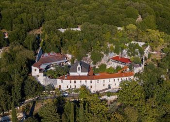 Ντουραχάνι Ιωαννίνων: Η Ιερά Μονή που έζησε ο «Άγιος των Φτωχών»