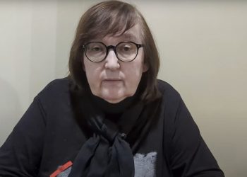 Ναβάλνι: Η μητέρα του λέει οτι την άφησαν να δει τη σορό του – Οι πιέσεις που δέχεται για την ταφή
