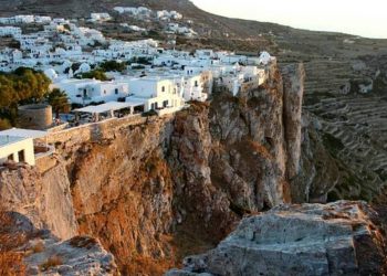 Σήμα κινδύνου για νησιά των Κυκλάδων – Από τι απειλούνται