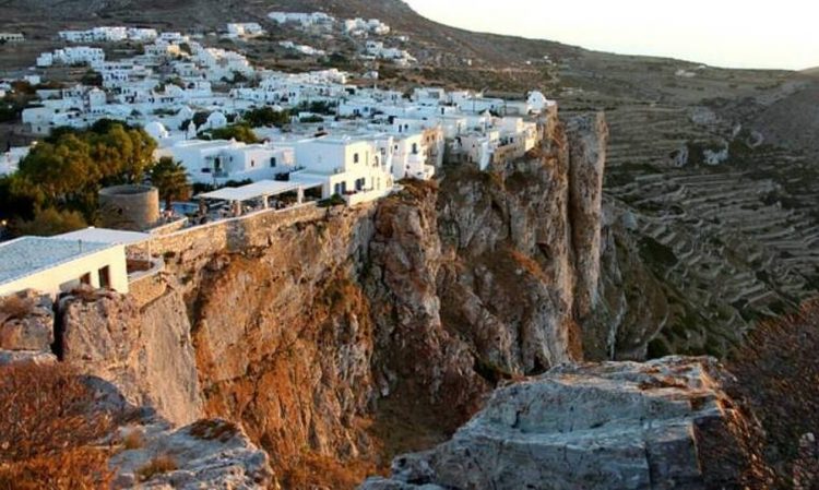Σήμα κινδύνου για νησιά των Κυκλάδων – Από τι απειλούνται