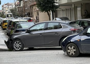 Σύγκρουση ΙΧ στη συμβολή των οδών Βούλγαρη και Δεληγιώργη