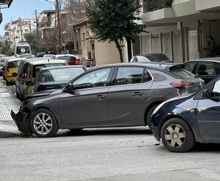 Σύγκρουση ΙΧ στη συμβολή των οδών Βούλγαρη και Δεληγιώργη