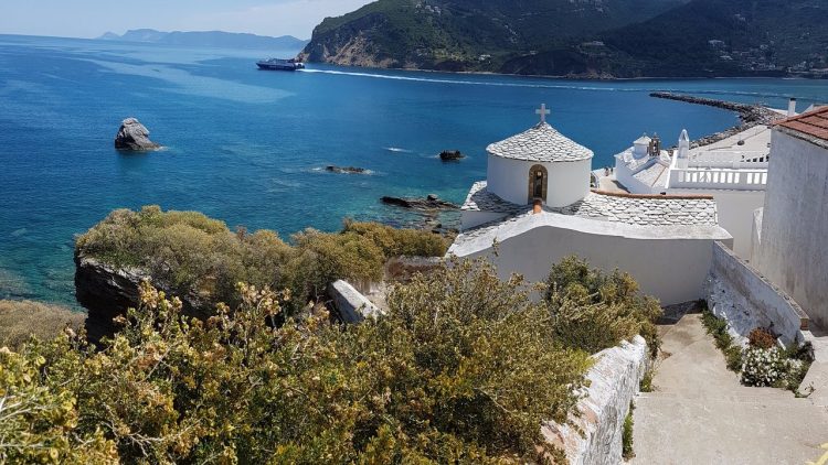 Guardian: Στις ομορφότερες παραλιακές πόλεις της Ευρώπης ο Βόλος – “Καραϊβική” η Σκόπελος