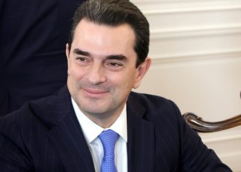 Τέσσερα νέα μέτρα Σκρέκα φέρνουν μειώσεις των τιμών σε 3.000 προϊόντα στα σούπερ μάρκετ