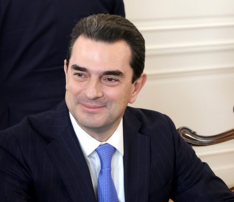 Τέσσερα νέα μέτρα Σκρέκα φέρνουν μειώσεις των τιμών σε 3.000 προϊόντα στα σούπερ μάρκετ