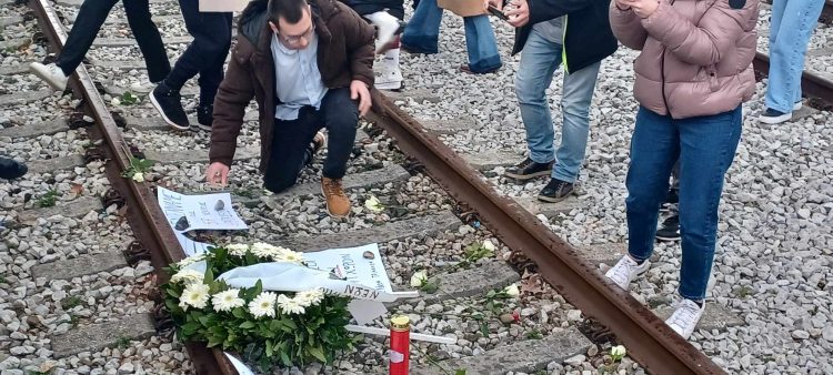 Την μνήμη των θυμάτων του σιδηροδρομικού δυστυχήματος των Τεμπών τίμησε το Δ.Σ. Νέων του Δήμου Τρικκαίων