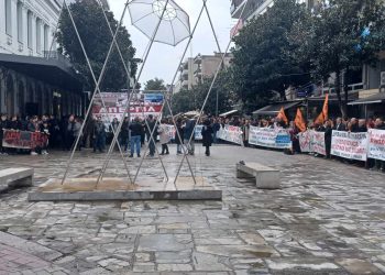 Φωτορεπορτάζ από τη συγκέντρωση στην πλατεία Ρήγα Φερραίου