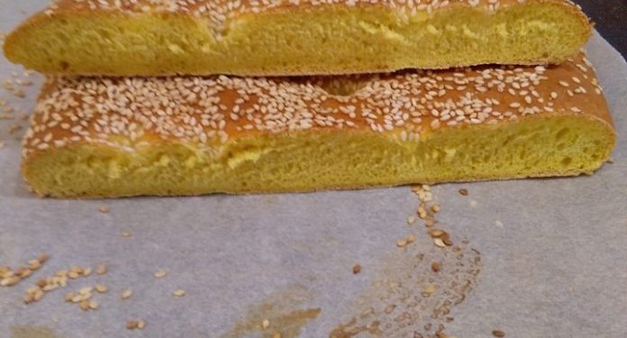 Λαγάνες με καλαμποκάλευρο και ζυμωτό αλεύρι