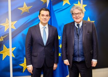 Συνάντηση Σκρέκα – Breton στις Βρυξέλλες για το μέλλον της βιομηχανίας στην Ευρώπη