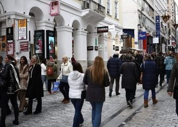 Κατώτατος μισθός: Πόσο θα αυξηθεί και τι ισχύει με τις τριετίες