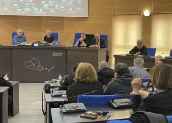 Τέμπη: Στα μαύρα οι συγγενείς θυμάτων της εθνικής τραγωδίας στη Λάρισα