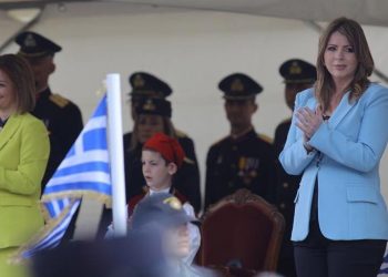 Στην εξέδρα στα Γιάννενα ως εκπρόσωπος του προέδρου της Βουλής η Κατερίνα Παπακώστα