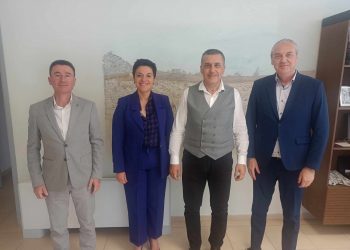 Μικρά κολυμβητήρια – προπονητήρια σε Ελασσόνα και Παλαμά