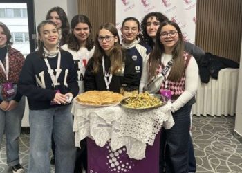 “Άνοιξαν” φύλλο στην Πράγα οι μαθητές 4ο Γυμνάσιο Τρικάλων «Γιώργος Σεφέρης» κι εντυπωσιάσαν με τις πίτες της Θεσσαλίας στο 3ο Διεθνές Μαθητικό Συνέδριο