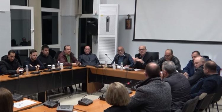 Νέο Ξεκίνημα: Η δημοτική Aρχή Φαρκαδόνας μετέτρεψε τη συνεδρίαση λογοδοσίας σε παρωδία