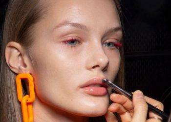 5 colourful mascara που θα γεμίσουν με χρώμα τα ανοιξιάτικα looks σου
