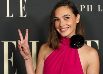Γκαλ Γκαντό: Η «Wonder Woman» υποδέχθηκε το τέταρτο παιδί της – Η δύσκολη εγκυμοσύνη και το όνομα