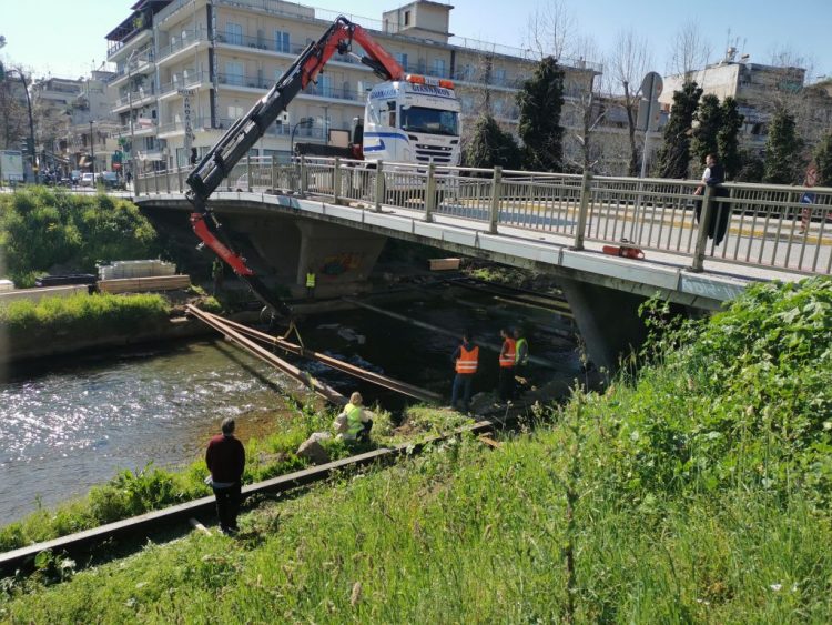 Δ. Τρικκαίων: Ξεκίνησε η ανακατασκευή των γεφυρών των Τρικάλων | Κλειστή η γέφυρα του πρώην ΚΤΕΛ