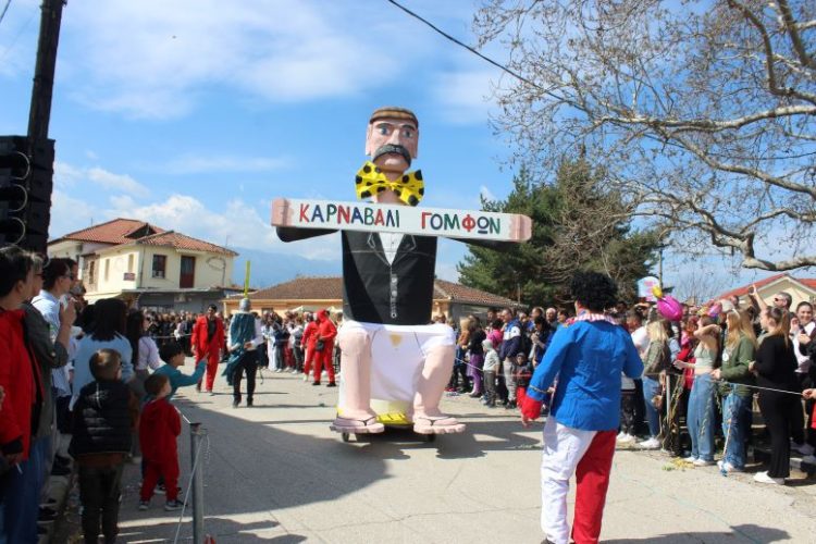 Βούλιαξαν από κόσμο οι Γόμφοι στο Καρναβάλι