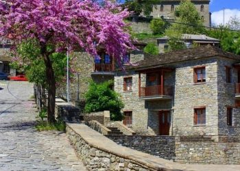 Γράμμος: Τα χωριά των ζωγράφων, των ξυλογλυπτών και των μαστόρων της πέτρας