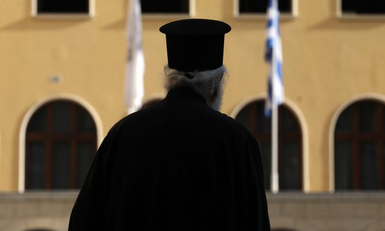 «Ιερή» κομπίνα στη Θεσσαλονίκη: Στα χέρια του εισαγγελέα η υπόθεση – Πώς εξαπατούσαν τους πιστούς