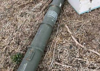 Λάρισα: Aγρότες καλλιεργούν ανάμεσα σε ξεχασμένα κιβώτια ρουκετών