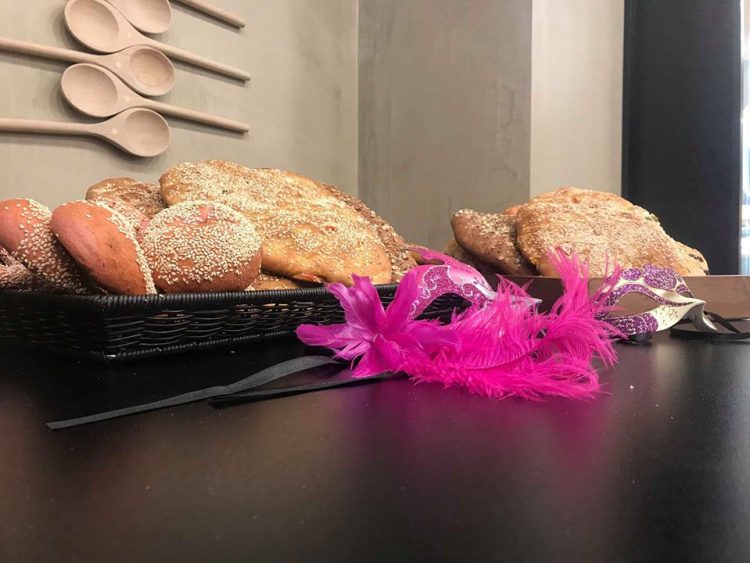 Απίθανες λαγάνες ετοιμάζουν οι Τρικαλινοί αρτοποιοί (φωτό από αρτοποιείο Κωτούζας)