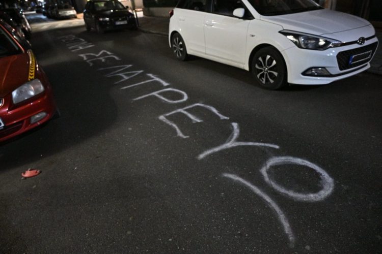 «Τρελαμένος» Λαρισαίος αφιέρωσε ένα… δρόμο στη λατρεία του – Η συμβολική κίνηση και το μήνυμα που της έγραψε (φωτό)
