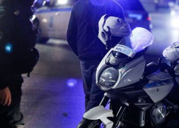 Τρίκαλα| Καταδίωξη μοτοσικλετιστή | Έκανε σούζες με συνεπιβάτιδα και παραβίασε όλα τα φανάρια