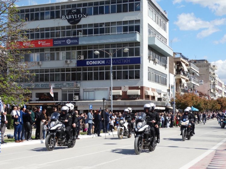 Τρίκαλα: Κλικ στην παρέλαση της 25ης Μαρτίου