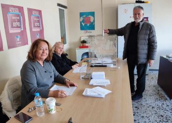 Στις κάλπες έσπευσαν σήμερα μέλη του ΣΥΡΙΖΑ
