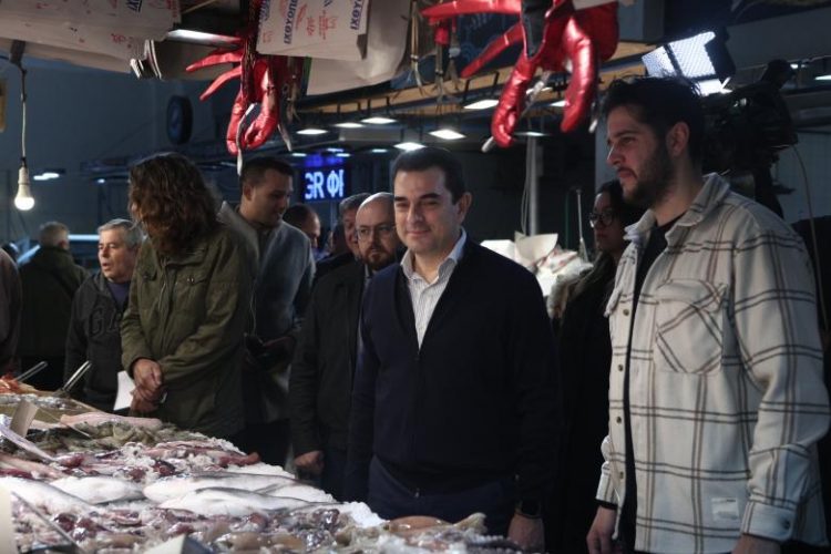 Αυτοψία Σκρέκα στη Βαρβάκειο Αγορά: «Οι τιμές είναι προσιτές και για όλα τα βαλάντια»