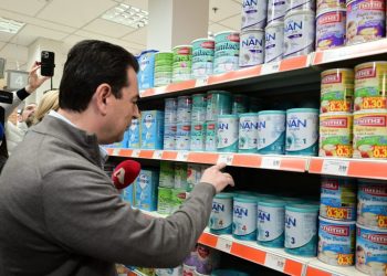 Ακρίβεια: Αυτοψία Σκρέκα στα σούπερ μάρκετ στην πρεμιέρα των μέτρων