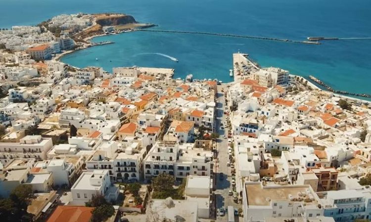 Τήνος: «Το κρυμμένο στολίδι των Κυκλάδων» με τα γαλήνια χωριά