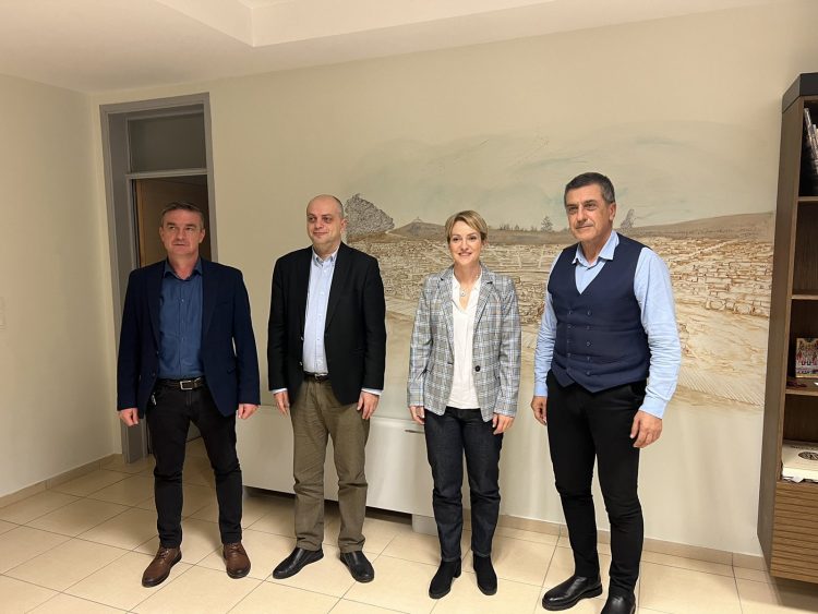 Επίσκεψη της Υφυπουργού Περιβάλλοντος και Ενέργειας Αλ. Σδούκου στον Περιφερειάρχη