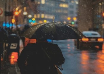 Επιστήμονες θεωρούν ότι υπάρχουν άνθρωποι που μπορούν να προβλέψουν τη βροχόπτωση μέσω της όσφρησης