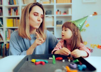 «Τι, γιατί; Γιατί το λέω εγώ» – Ο λόγος που δεν πρέπει να απαντάτε έτσι στο παιδί