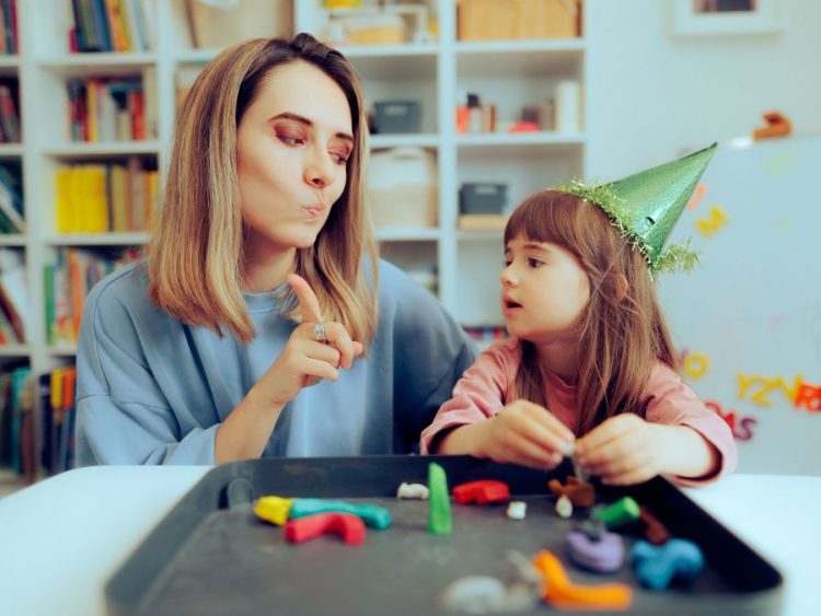 «Τι, γιατί; Γιατί το λέω εγώ» – Ο λόγος που δεν πρέπει να απαντάτε έτσι στο παιδί
