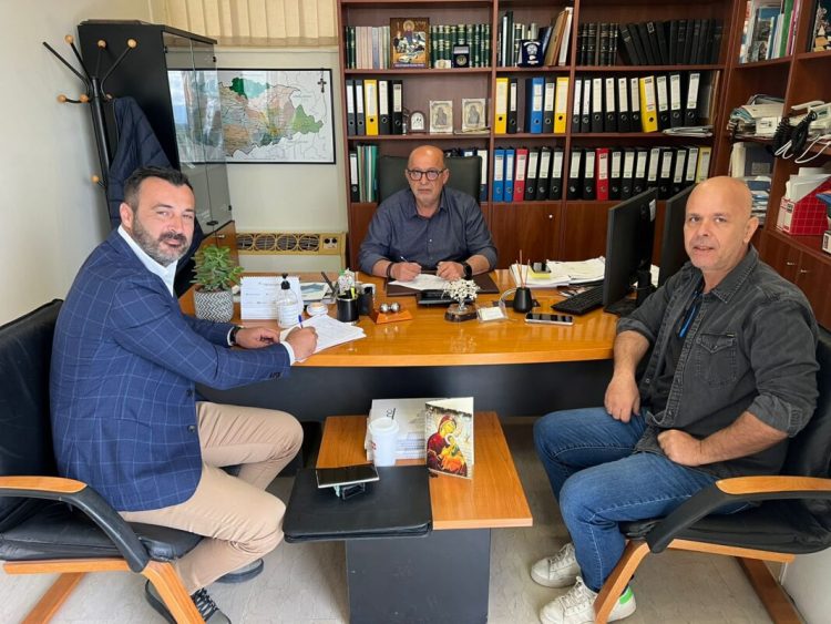 Υπογραφή συμβάσεων «Συντήρηση παιδικών χαρών Δήμου Φαρκαδόνας» και «Eκτέλεση υπηρεσιών πιστοποίησης παιδικών χαρών Δήμου Φαρκαδόνας»